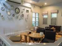 Lola Mui Cafe [หาดละไม] เค้กมาพร้าวอร่อยที่สุด
