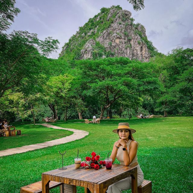 คาเฟ่ที่มีวิวสวนสวยๆ สีเขียวๆสลายตาสุดๆ