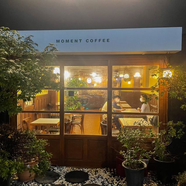 따뜻한 일본 감성의 카페 연남모멘트커피☕️