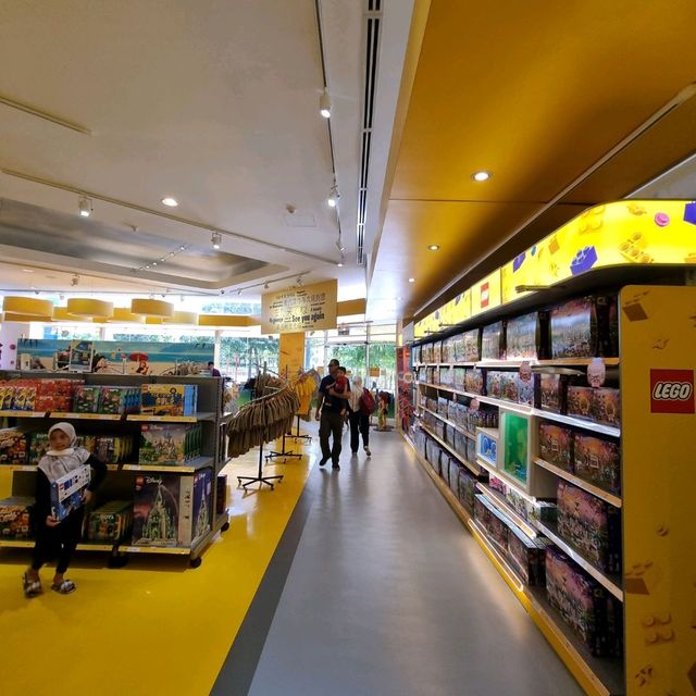 The LEGOLAND BIG Toyshop(Photo Ed)