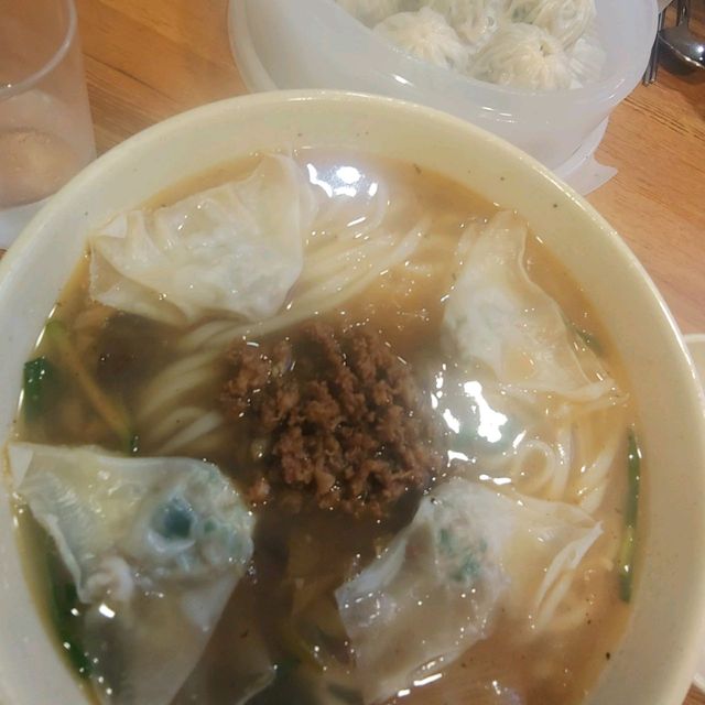 외국인들이 무조건 방문한다는 명동을 가보자