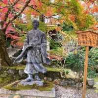 室町時代からの歴史的文化財も多数【二尊院】✨