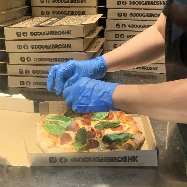 比起一般pizza煙韌同有嚼勁｜Dough Bros