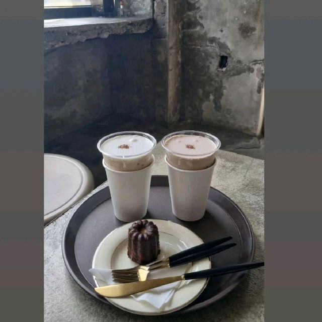  청주 벚꽃 뷰🌸 주택 개조 카페🏠 [라토커피]