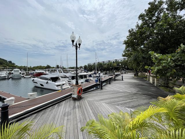 Stroll along Sentosa Cove boardwalk