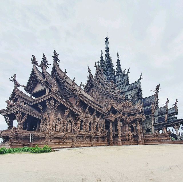 ปราสาทไม้ริมทะเล