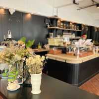 เบื่อคาเฟ่มินิมอล เชิญที่ PLEASE Cafe