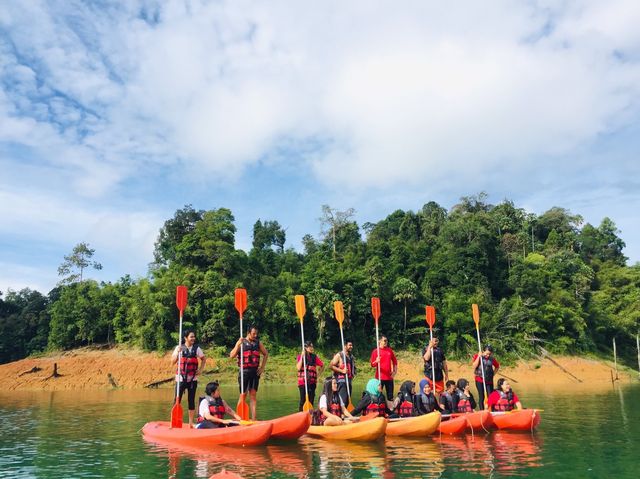 อุทยานแห่งชาติเขาสก ไปล่องเรือดูเขื่อน