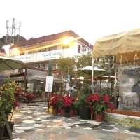 A laid-back outdoor Thai restaurant, great for weekend chilling 