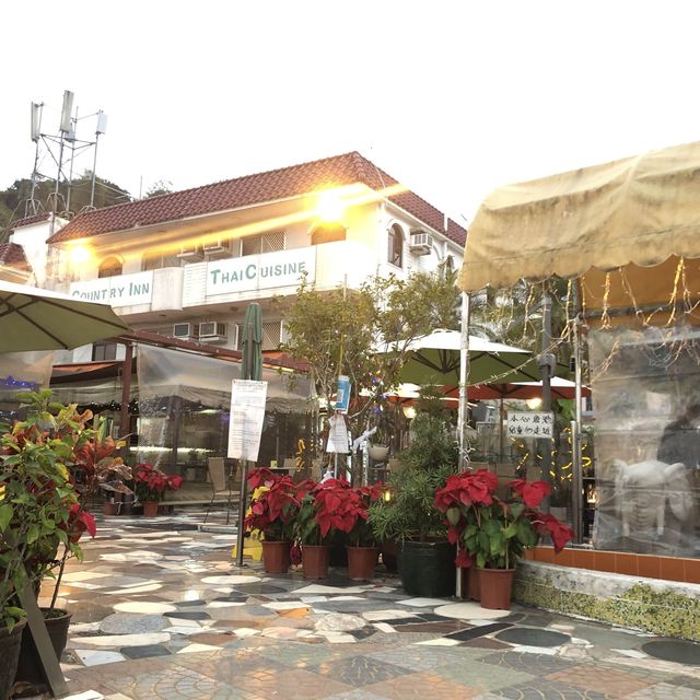 A laid-back outdoor Thai restaurant, great for weekend chilling 