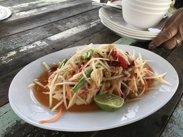 ท่าพระจันทร์