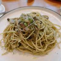 "Delicious Eatery (何文田)"