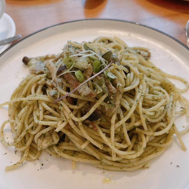 "Delicious Eatery (何文田)"
