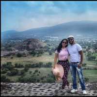 Visiting the Pyramids in Teotihuacan 