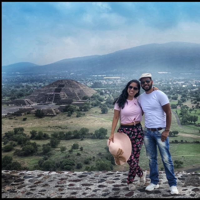 Visiting the Pyramids in Teotihuacan 