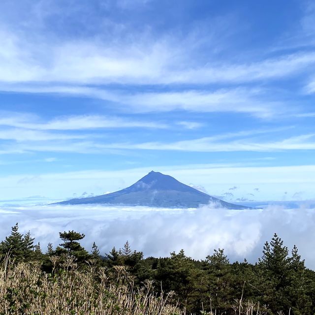 This is a BEAUTIFUL volcanic island