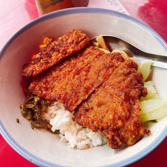 東道飲食亭三峽必吃排骨飯！古早古味又不貴！走過路過也來吃看看吧！