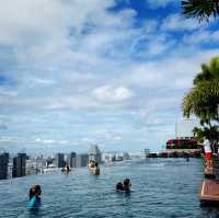Best views of SG from MBS infinity pool