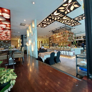 Prasmanan Makan Siang di 'The Cafe', Hotel Cambridge