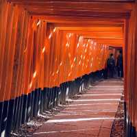 京都「伏見稻荷大社」之「千本鳥居」 💁🏻‍♂️ 連續兩年被票選為外國人訪日最受歡迎的景點
