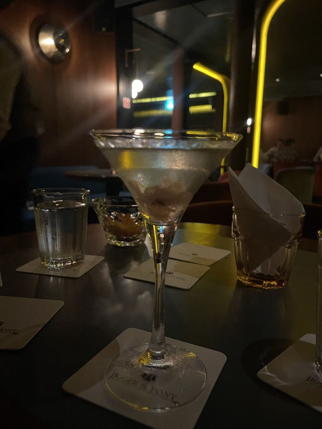 Exquisite cocktail bar in tanjong pagar 😍🍸
