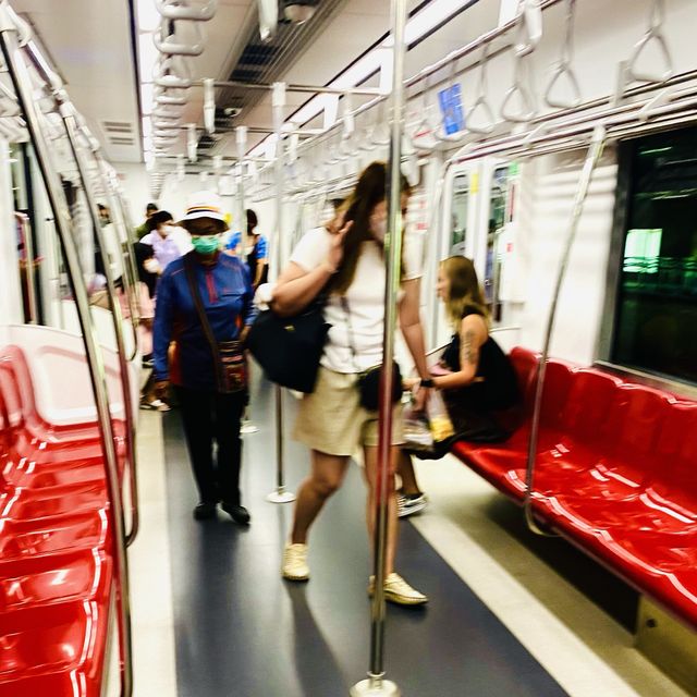 เดินทางเร็วขึ้นด้วยรถไฟฟ้าสายสีแดง | กรุงเทพ