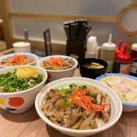 ［台北/西門］ 松屋 西門町店🇯🇵｜最適合上班族的平價日本丼飯 便宜又能吃到飽😍 -