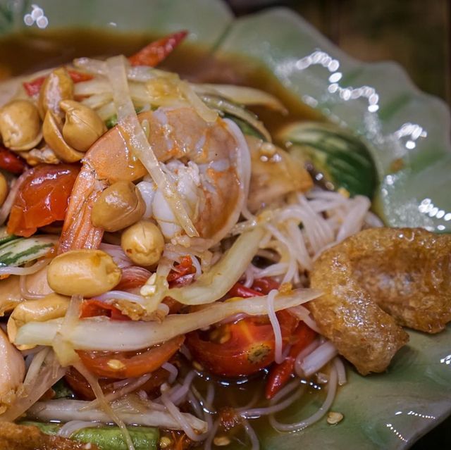 ร้านขนมจีนห้อยขาสะพานรัษฎา