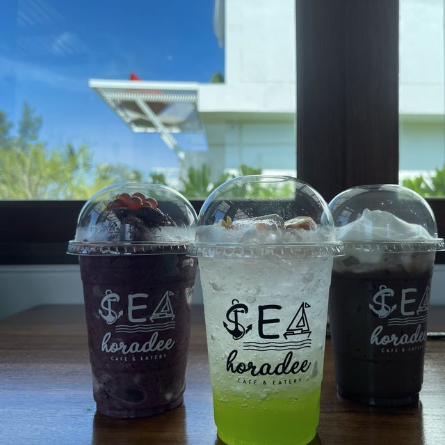 คาเฟ่ สุดชิค บรรยากาศดี ติดทะเล 🏖