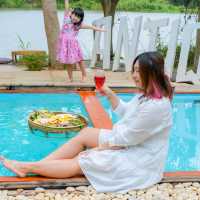 The Antique Riverside Resort ชิลล์ริมแม่น้ำ
