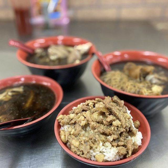 ［台中市/大甲］ 正兄弟當歸鴨肉麵線🦆｜大甲鎮瀾宮美食 當歸喝起來很順口 鴨肉多 CP值很高🤤 