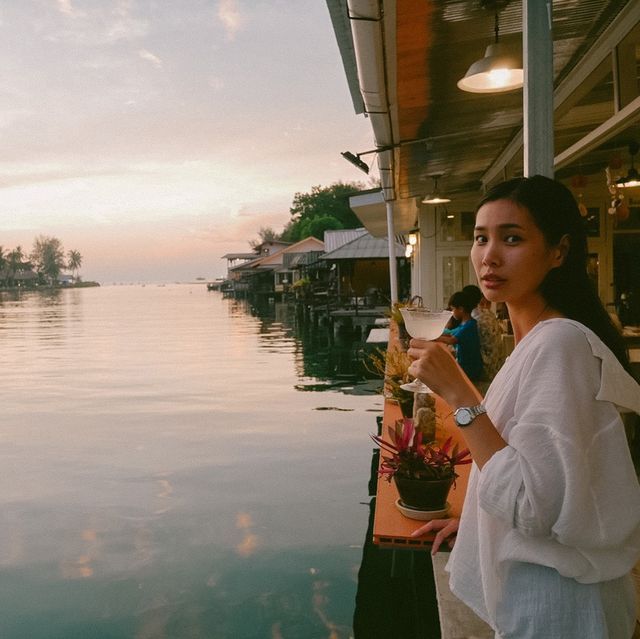 ชมพระอาทิตย์ตกที่หาดคลองพร้าวโรแมนติกวิว
