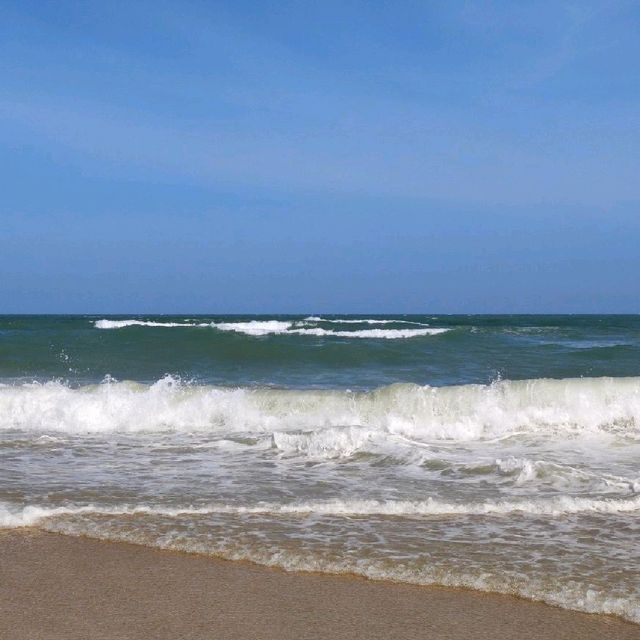 ทะเลชายหาดบ้านกรูด เงียบ สงบ เป็นส่วนตัวมาก 
