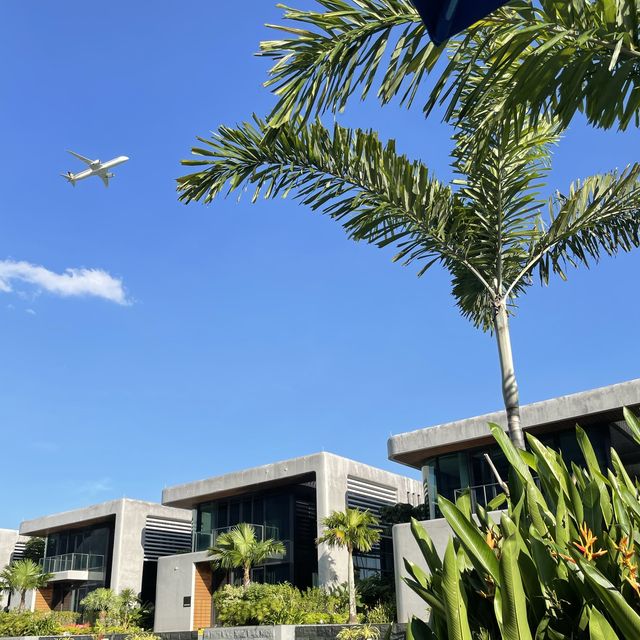 Planes + Infinity pool? Count me in!