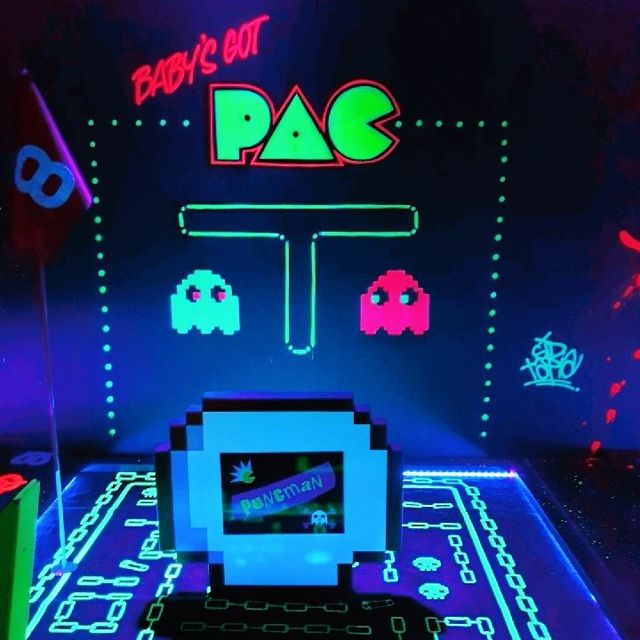 Fun indoor mini golf experience