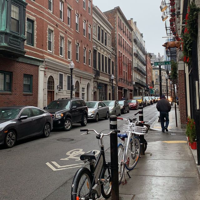 RainyDay in Boston Eating at Neptune Oysters