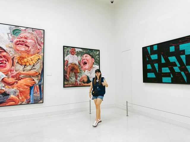 ไปถ่ายรูป เสพงานศิลป์กันที่ •MOCA Museum• 🎨🖼️