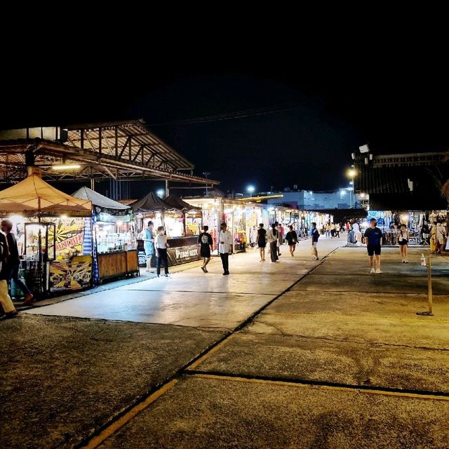 Popular Night Market Talad Rot Fai