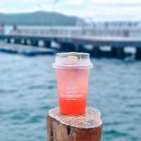 คาเฟ่และที่พักวิวสุดปังริมทะเลแสมสาร 