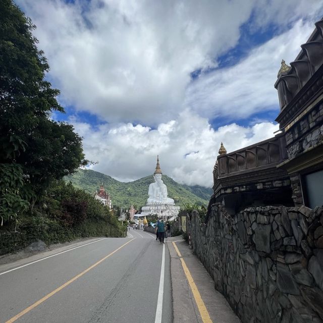 วัดพระธาตุผาซ่อนแก้ว