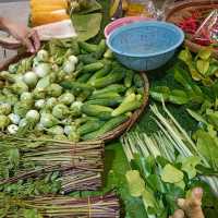 เดินช้อปปิ้งตลาดบัญญัติทรัพย์ ย่านลาดกระบัง