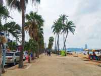 เดินชมวิวชายหาดพัทยา