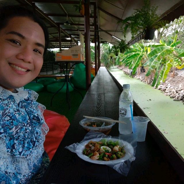 ก๋วยเตี๋ยวเรือห้อยขาชมสวน🍜