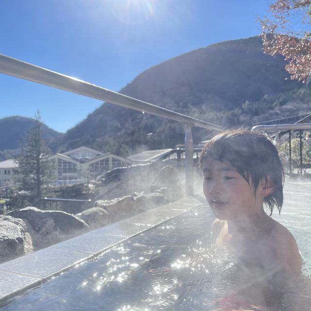 夏でも冬でも楽しめるプールで温泉ユネッサン