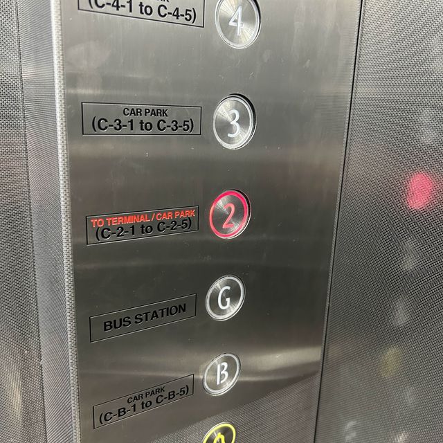 抵達吉隆坡國際機場