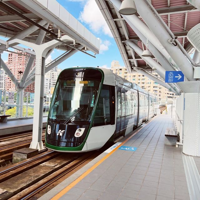 沿路美景令人著迷｜真愛碼頭輕軌｜車上吹冷氣賞風景好舒服