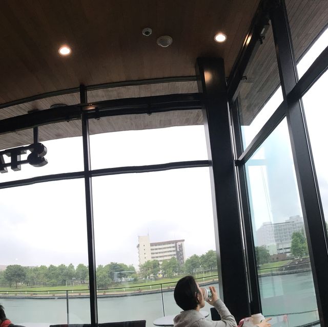 ☕️ 坐在最美的星巴克看富岩運河歷史 — 富岩運河環水公園