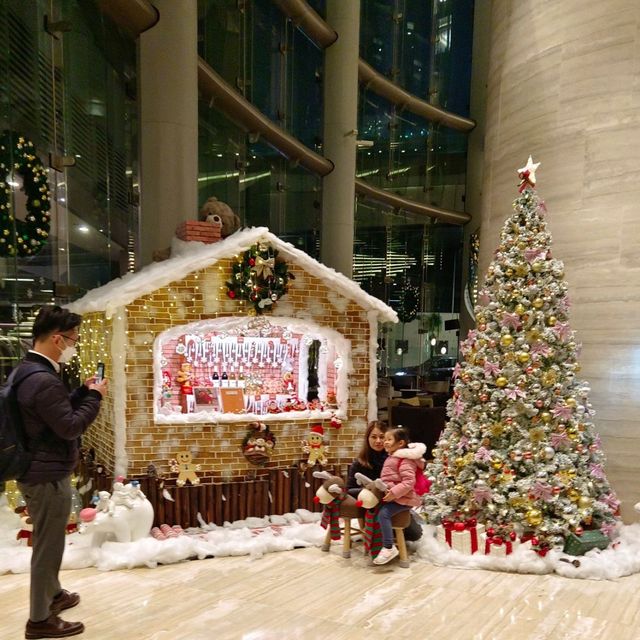 温馨的聖誕雪景小木屋！皇冠假日酒店！