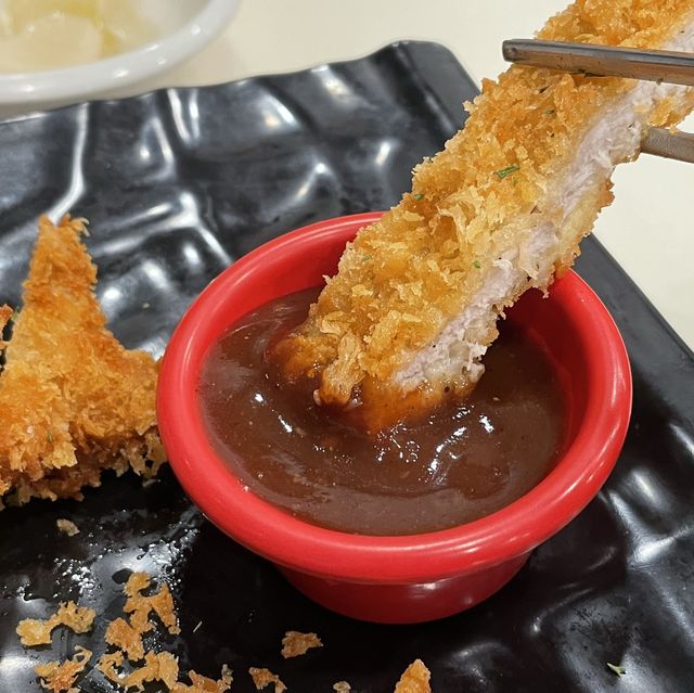 제주에서 맛보는 온육수와 흑돼지 수제 돈까스의 환상적인 조합