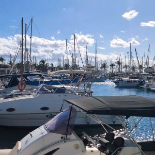 Белый песчаный пляж